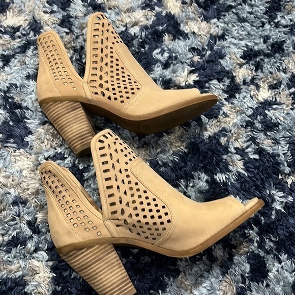 Jessica Simpson Women's Cherrell Ankle Bootie, tan‎ 9.5 - Picture 7 of 10